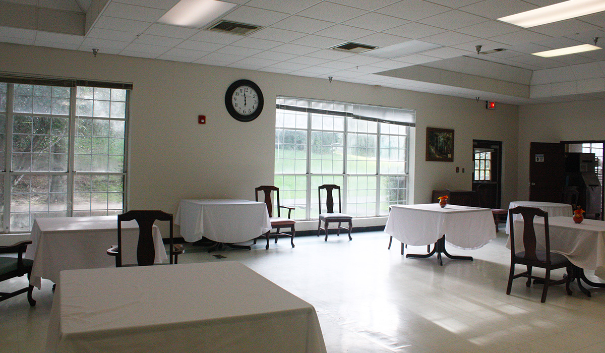 Knollwood common dinning area