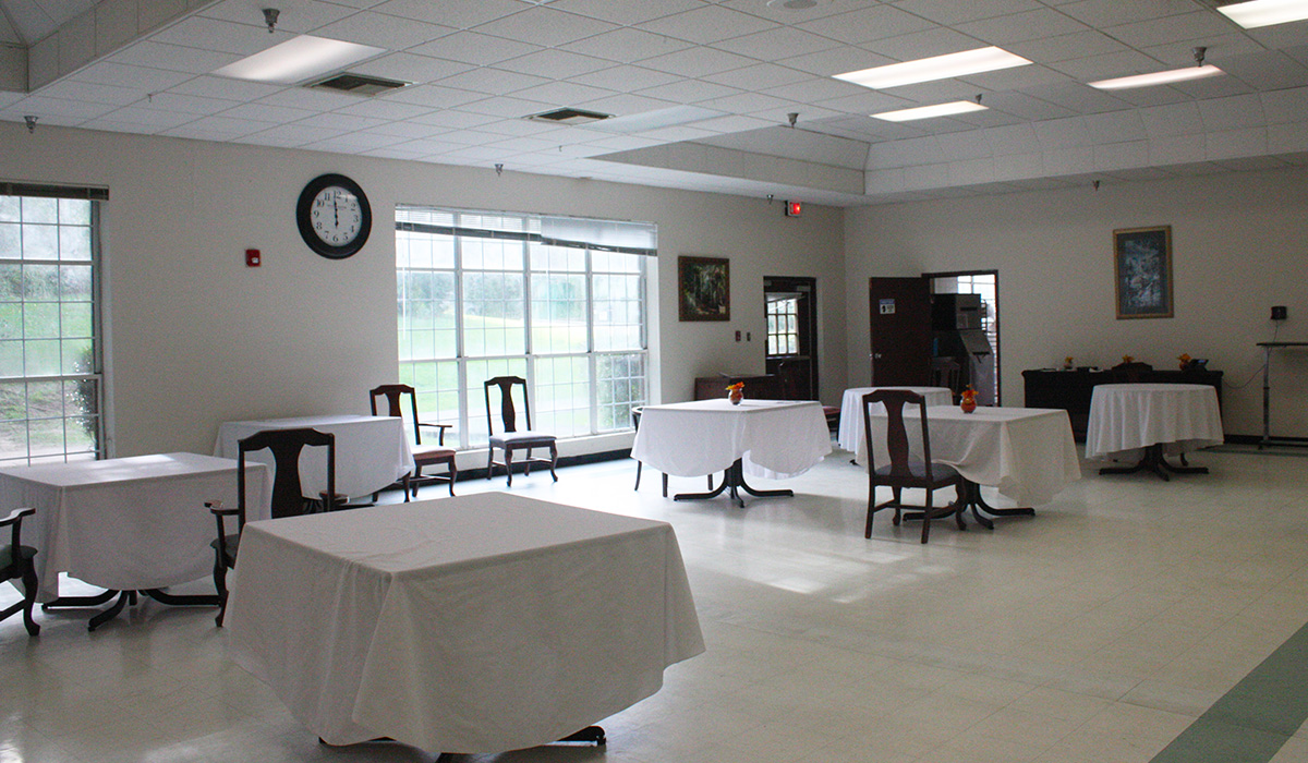Knollwood common dinning area
