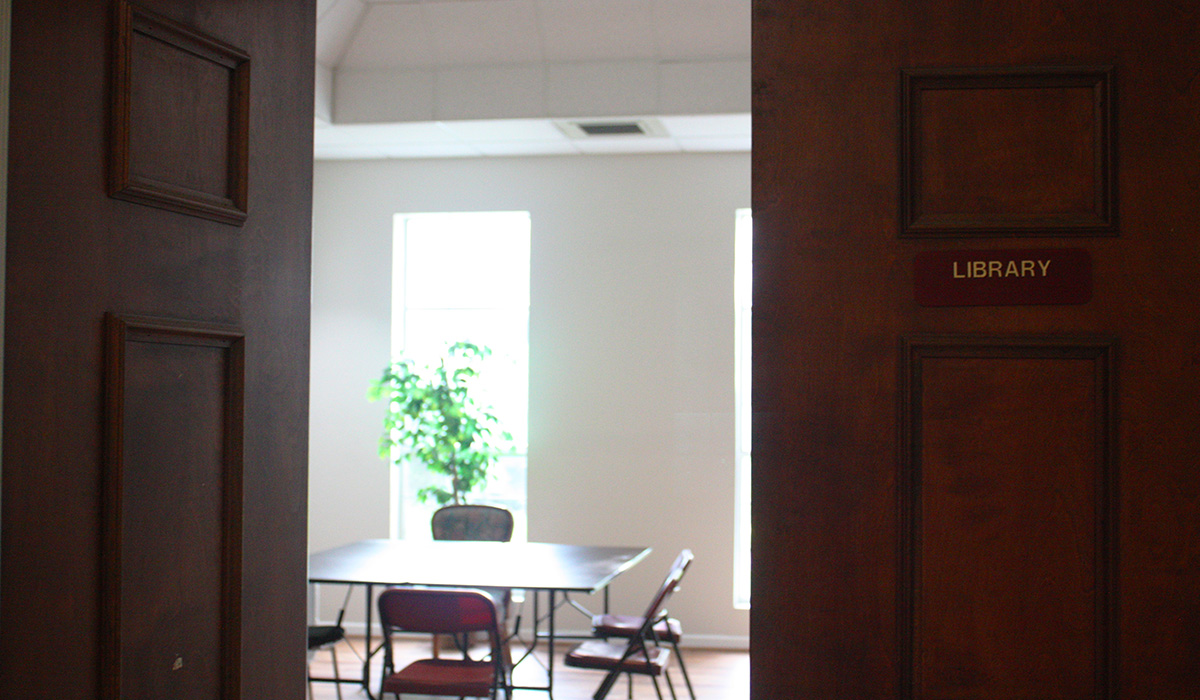 Knollwood library entrance